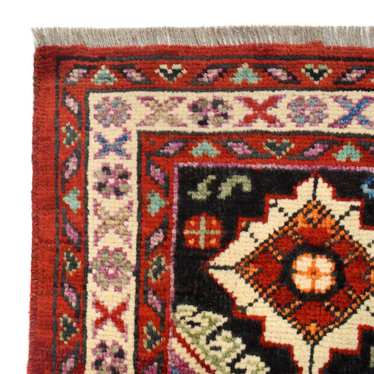 Persian Shirazi Design Rug 4' 11" x 6' 6" (ft) - No. B29773