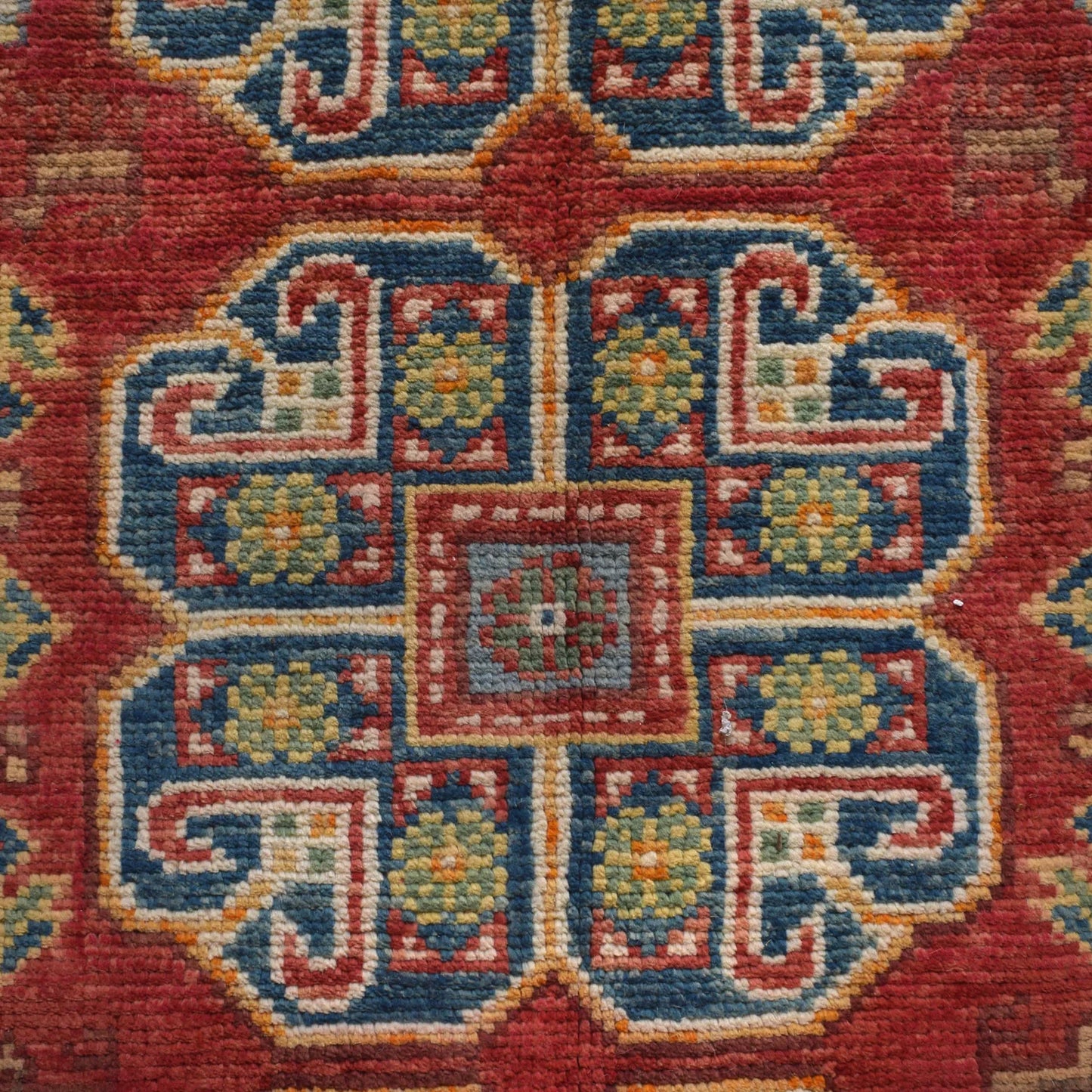 Persian Shirazi Design Carpet 5' 7" x 7' 7" ft / 170 x 232 cm - No. G27079