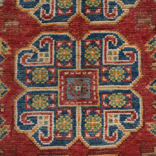 Persian Shirazi Design Carpet 5' 7" x 7' 7" ft / 170 x 232 cm - No. G27079